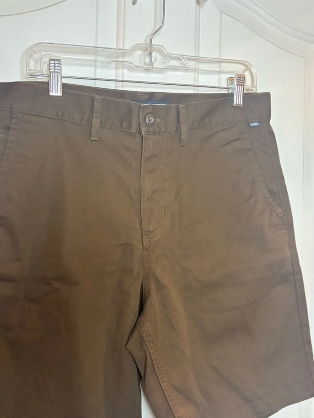 NWOT Vans Men's Authentic Chino Shorts Relaxed Fit in Dark Brown Size 32